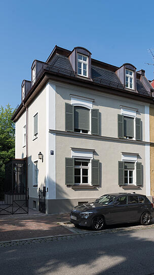 Fuetererstraße 3: Die Mietshausgruppe wurde gegen Ende des 19.Jahrhunderts in Formen der Neurenaissance errichtet. Nach dem Verkauf wurde das Gebäude umfassend saniert. Die Jury: "Diese vorbildliche Wiederherstellung des ursprünglichen Erscheindungsbilds des Gebäudes vervollständigt die Reihenhauszeile und ist ein ausgesprochen wertvoller Beitrag für das gesamte Straßenbild.
