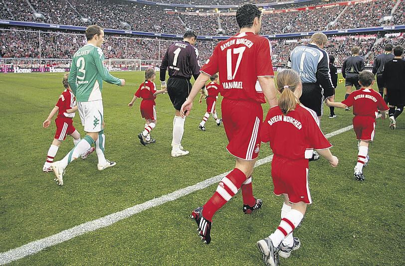 Spitzenspiele, wie hier Bayern gegen Bremen, künftig am Samstagabend?
