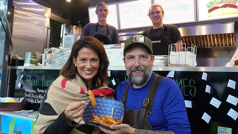 Michaela Kaniber mit Giuseppe auf IAA in München