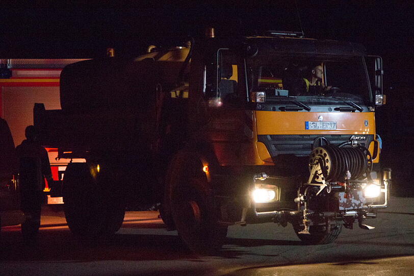Die Polizei meldete am frühen Morgen: "Aus bisher ungeklärter Ursache kam es am Samstag, 27.07.13, abends, zu einem Waldbrand oberhalb des Thumsees bei Bad Reichenhall." Die Bilder zum Durchklicken.