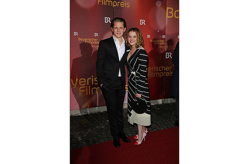 Die Schauspieler Jella Haase und Max von der Groeben