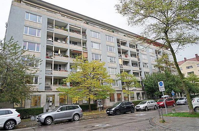 Keine Schönheit, dafür bestes Schwabing: Auch diese Haus in der Clemensstraße gehört zum neu erworbenen Paket an GBW-Wohnungen.