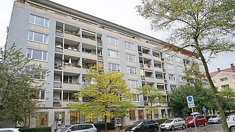 Keine Schönheit, dafür bestes Schwabing: Auch diese Haus in der Clemensstraße gehört zum neu erworbenen Paket an GBW-Wohnungen.