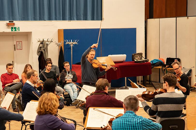Christian Tetzlaff bei einer Probe mit dem Münchener Kammerorchester.