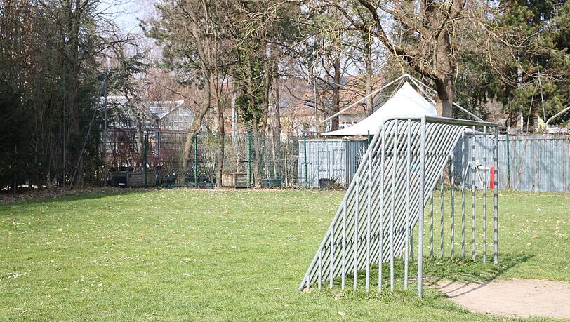 Um diesen Bolzplatz an der Adam-Berg-Straße in Ramersdorf geht es unter anderem.