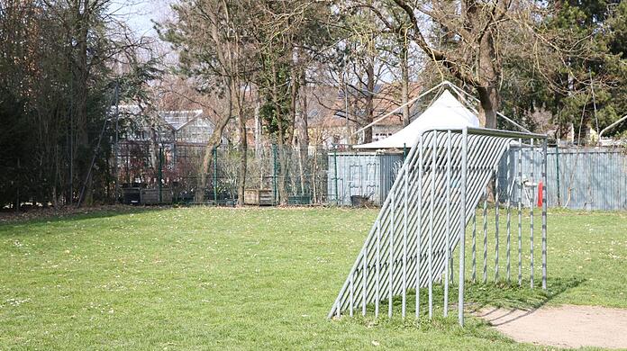 Um diesen Bolzplatz an der Adam-Berg-Straße in Ramersdorf geht es unter anderem.
