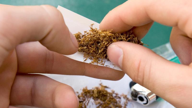 Während die Zahl der fertig gekauften Zigaretten sinkt, steigt die Nachfrage nach losem Tabak für Selbstgedrehte. Während die Zahl der fertig gekauften Zigaretten sinkt, steigt die Nachfrage nach losem Tabak für Selbstgedrehte.