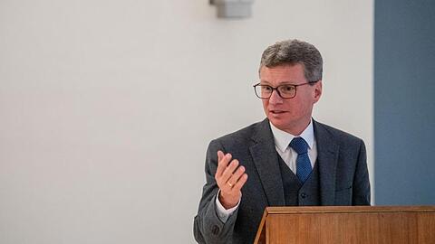 Kunstminister Bernd Sibler (CSU) hält eine Rede.