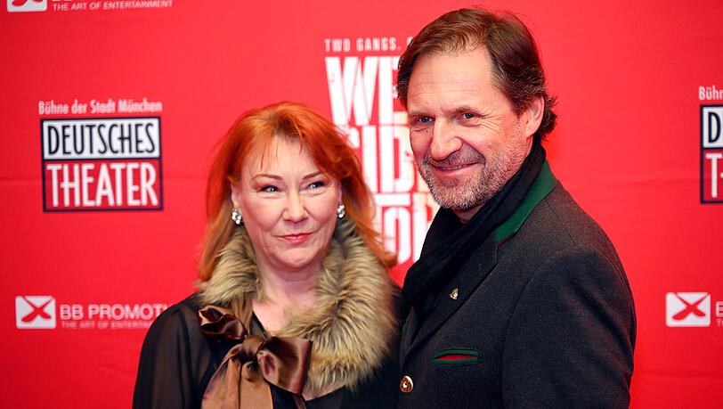 Petra Auer mit Ehemann Winfried Frey, ebenfalls Schauspieler, 2022 bei der Weltpremiere der Neuinszenierung des Musicals West Side Story im Deutschen Theater. Petra Auer mit Ehemann Winfried Frey, ebenfalls Schauspieler, 2022 bei der Weltpremiere der Neuinszenierung des Musicals West Side Story im Deutschen Theater.