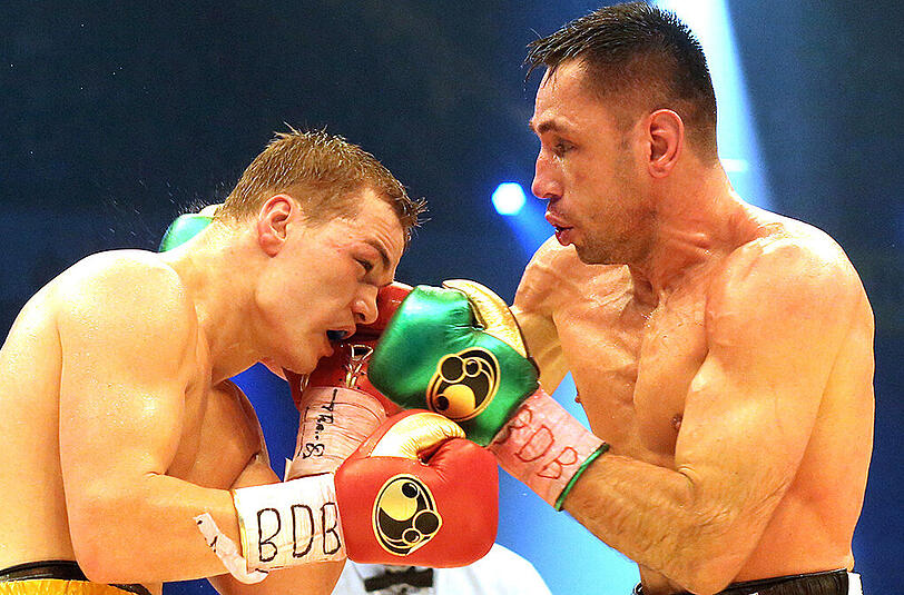 Felix Sturm (rechts) sicherte sich im Februar im Kampf gegen den Russen Fjodor Tschudinow den WM-Titel der WBA im Supermittelgewicht zurück.