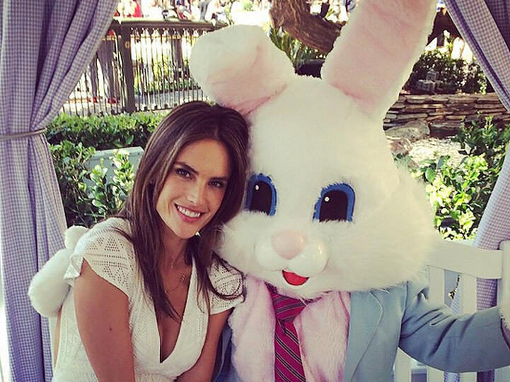 So schön feiert Alessandra Ambrosio Ostern