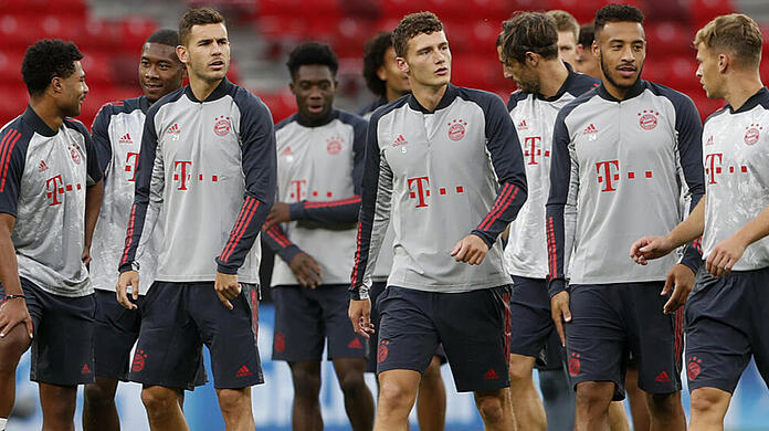 Die Bayern-Stars beim Abschlusstraining in Budapest.
