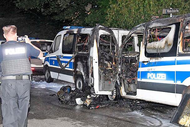 Die Fahndung nach dem Täter oder den Tätern verlief bislang erfolglos. Die Fahndung nach dem Täter oder den Tätern verlief bislang erfolglos.