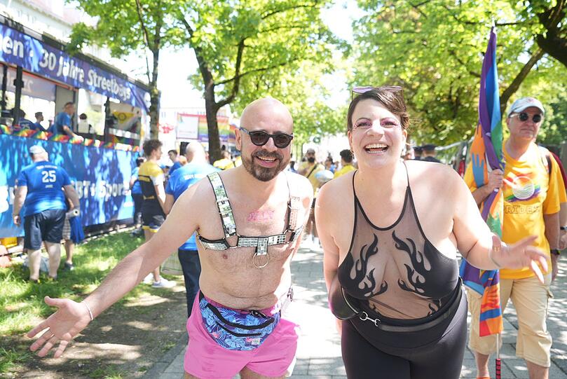 Steffi und Michael werden beim CSD auf dem Gary-Klein-Truck mitfahren.