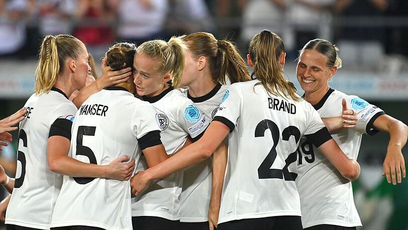 Am Samstag muss sich das deutsche Team gegen Frankreich beweisen. Vorab genießen die Spielerinnen aber auch entspannte Momente.