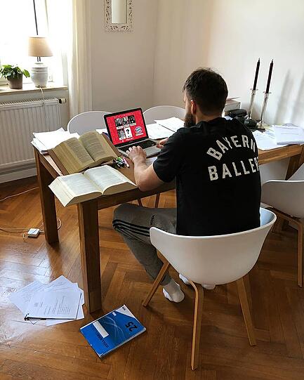 Der Profi-Basketballer Danilo Barthel verbringt derzeit ungewohnt viel Zeit daheim.