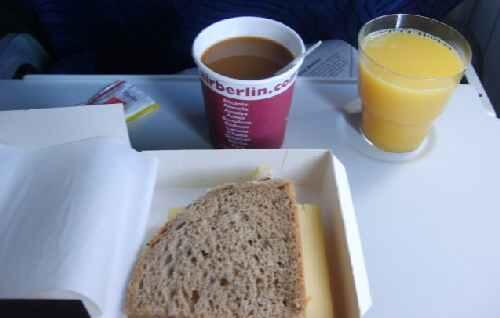 Air Berlin: Nur Brötchen gibt's noch gratis.