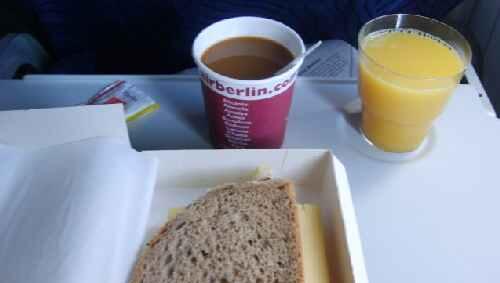 Air Berlin: Nur Brötchen gibt's noch gratis. Air Berlin: Nur Brötchen gibt's noch gratis.