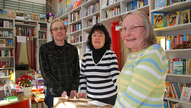Verpackt in acht große Umzugskartons machten sich die Bücher vergangene Woche auf die Reise in die Justizvollzugsanstalt München. Verpackt in acht große Umzugskartons machten sich die Bücher vergangene Woche auf die Reise in die Justizvollzugsanstalt München.