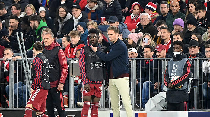 Alphonso Davies wurde gegen Villarreal kurz vor Schluss eingewechselt und stand gleich bei der entscheidenden Situation im Mittelpunkt.