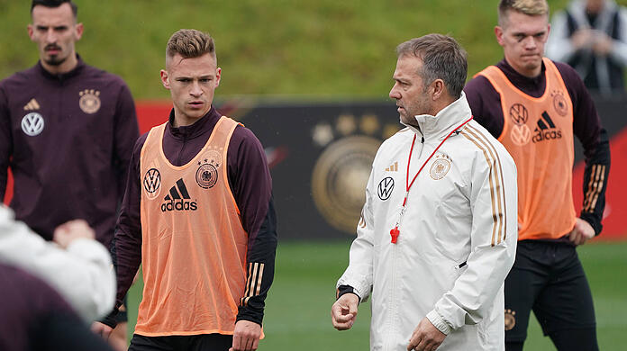 Bundestrainer Hansi Flick und Joshua Kimmich.