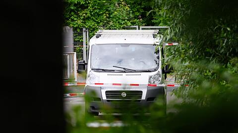 Das Fluchtfahrzeug wurde am Mittag abgeschleppt.