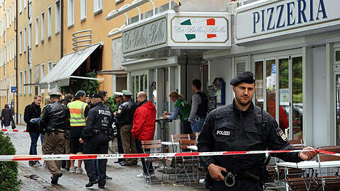 10. August 2016: Die Polizei sperrt den Tatort in der Elisabethstraße ab.