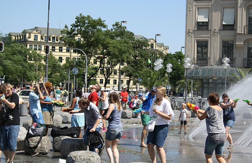 Wasserschlacht am Stachus. Die Bilder.