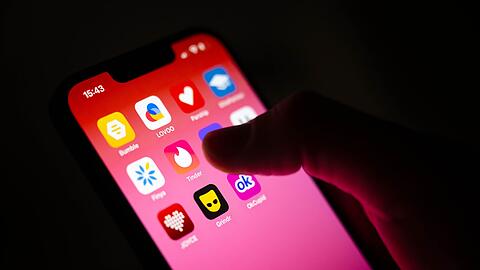 Dating-Apps gibt es viele - doch ob sie auch wirklich ihren Zweck erfüllen, wird oft angezweifelt. (Archivbild)