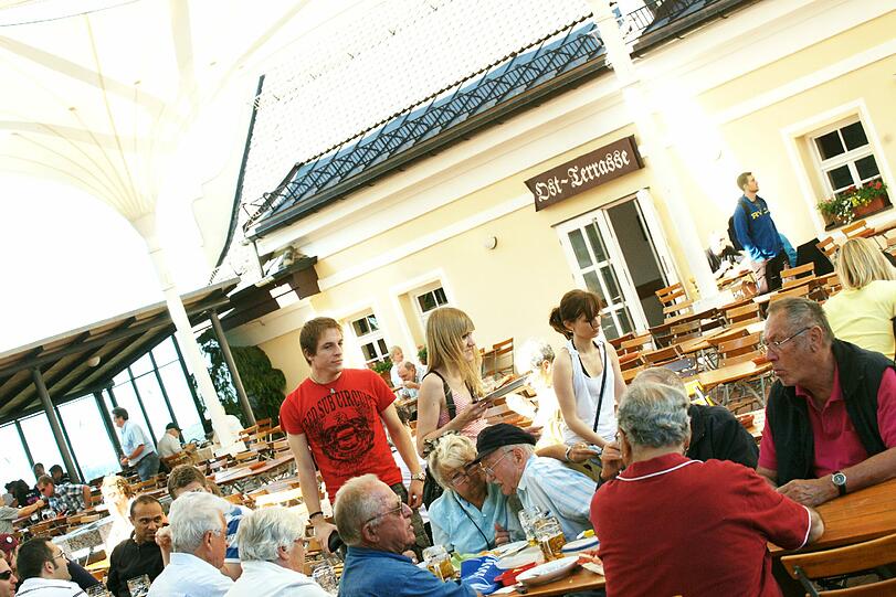 Beliebt bei Wanderern und Touristen: der Biergarten des Klostergasthofs Andechs.