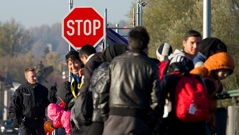 Leicht sinkende Zahl bei Flüchtlingsandrang über Österreich Leicht sinkende Zahl bei Flüchtlingsandrang über Österreich