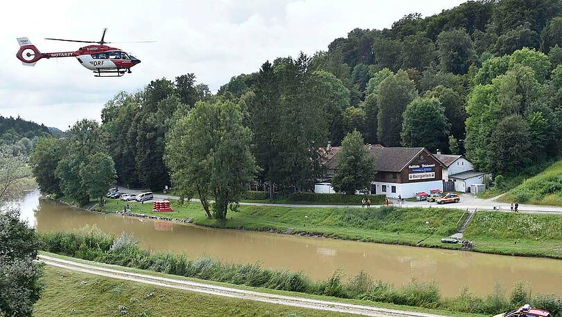 Wegen des starken Hochwassers warnt die Münchner Wasserwacht davor, dieses Wochenende mit dem Schlauchboot auf der Isar zu fahren. Wegen des starken Hochwassers warnt die Münchner Wasserwacht davor, dieses Wochenende mit dem Schlauchboot auf der Isar zu fahren.