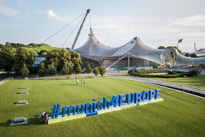 Steht jetzt an der Wiesn: Die #munich4EUROPE-Skyline.