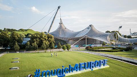 Steht jetzt an der Wiesn: Die #munich4EUROPE-Skyline.