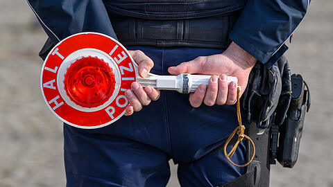 Schwabinger Polizisten der PI 13 sind bei einer Kontrolle einer organisierten Diebesbande auf die Spur gekommen. (Symbolbild)