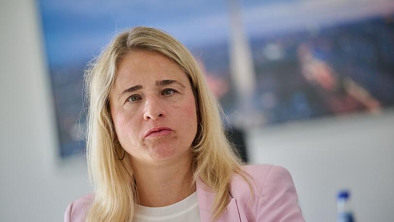VdK-Präsidentin Verena Bentele im Interview: Die Vorschläge zur Rentenreform will sie nicht komplett "in die Tonne treten". VdK-Präsidentin Verena Bentele im Interview: Die Vorschläge zur Rentenreform will sie nicht komplett "in die Tonne treten".