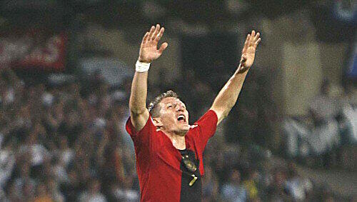 Bastian Schweinsteiger: So jubelt er im Team-Trikot Bastian Schweinsteiger: So jubelt er im Team-Trikot