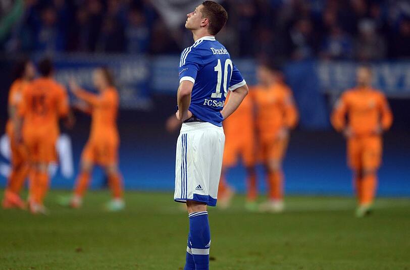 Ausgetanzt vom Weißen Ballett, das diesmal in Orange antrat: Schalkes Julian Draxler bei der 1:6-Niederlage gegen Real Madrid.