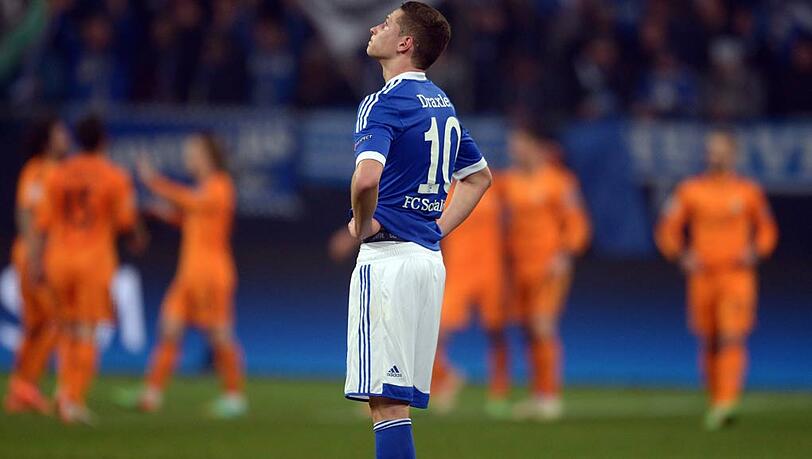 Ausgetanzt vom Weißen Ballett, das diesmal in Orange antrat: Schalkes Julian Draxler bei der 1:6-Niederlage gegen Real Madrid. Ausgetanzt vom Weißen Ballett, das diesmal in Orange antrat: Schalkes Julian Draxler bei der 1:6-Niederlage gegen Real Madrid.