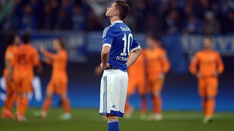 Ausgetanzt vom Weißen Ballett, das diesmal in Orange antrat: Schalkes Julian Draxler bei der 1:6-Niederlage gegen Real Madrid.