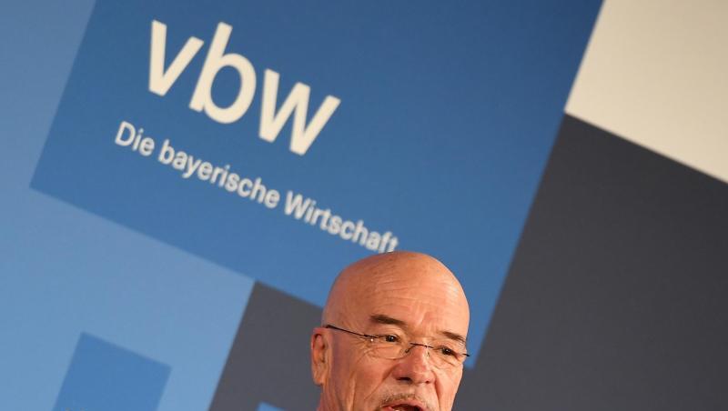 Wolfram Hatz spricht bei einem Festakt zur Amteinführung. Foto: Angelika Warmuth/dpa Wolfram Hatz spricht bei einem Festakt zur Amteinführung. Foto: Angelika Warmuth/dpa