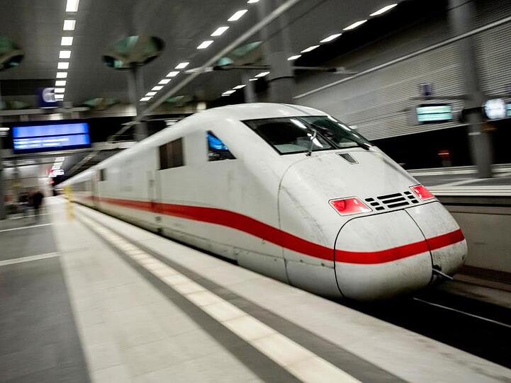 Ab Dezember sollen die Züge zwischen Berlin und Hamburg im Halbstundentakt fahren.
