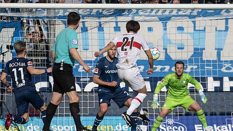 Hiroki Ito (2.v.r) brachte den VfB Stuttgart in Bochum in Führung.