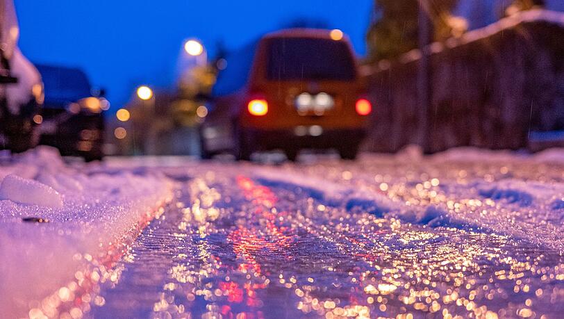 Wegen Glätte vereinzelt Unfälle auf Straßen in Bayern