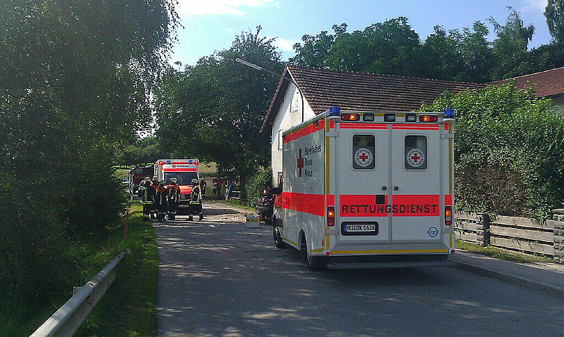 Der Rettungswagen ist vor Ort.