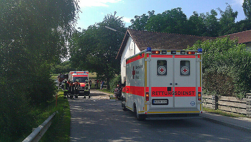 Der Rettungswagen ist vor Ort. Der Rettungswagen ist vor Ort.