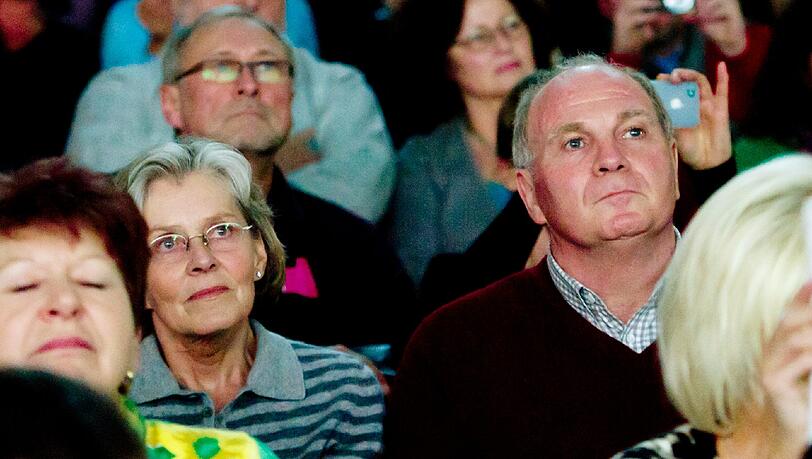 Susi und Uli Hoeneß bei einem Konzert in München: Die Frau des ehemaligen Bayern-Präsidenten spendet 10.000 Euro an Sternstunden. Susi und Uli Hoeneß bei einem Konzert in München: Die Frau des ehemaligen Bayern-Präsidenten spendet 10.000 Euro an Sternstunden.