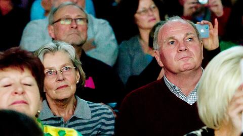 Susi und Uli Hoeneß bei einem Konzert in München: Die Frau des ehemaligen Bayern-Präsidenten spendet 10.000 Euro an Sternstunden.