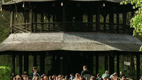 Der Biergarten am Chinesischen Turm. Der Biergarten am Chinesischen Turm.
