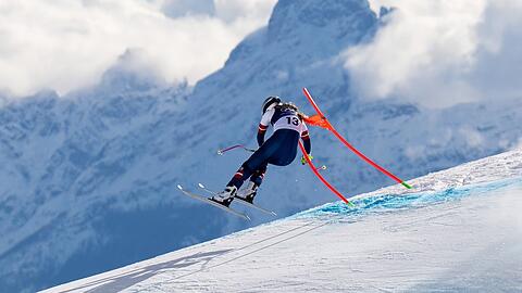 Lindsey Vonn blieb bei der Abfahrt an einem der Tore h&auml;ngen und verletzte sich bei einem Sturz schwer.